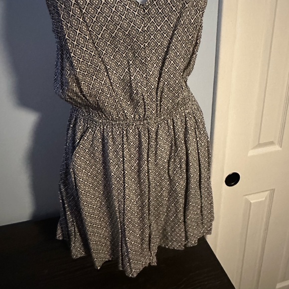 B&W romper - Picture 3 of 3